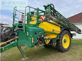 Vlečna škropilnica JOHN DEERE