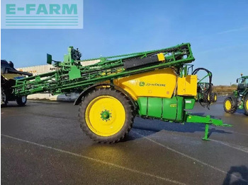 Vlečna škropilnica JOHN DEERE