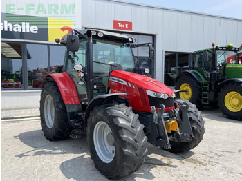 Traktor MASSEY FERGUSON 5611