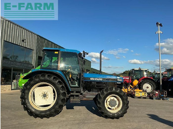 Traktor NEW HOLLAND