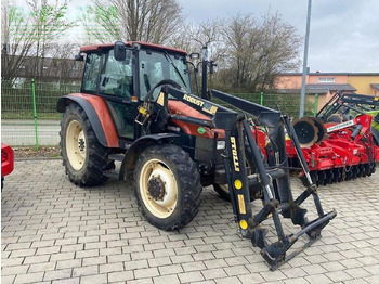 Traktor NEW HOLLAND