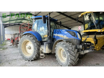Traktor NEW HOLLAND T7.225