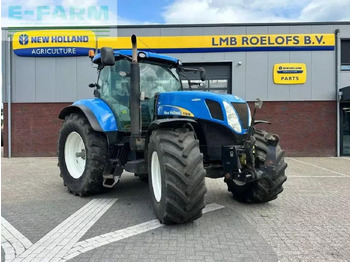 Traktor NEW HOLLAND T7000
