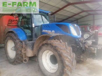 Traktor NEW HOLLAND T7000
