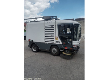 Vozilo za pometanje RAVO