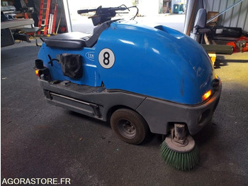 Vozilo za pometanje TENNANT