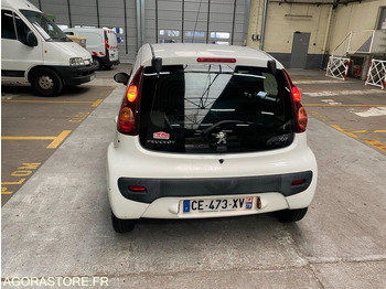 Avtomobil PEUGEOT