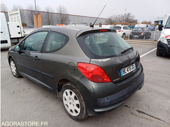 Avtomobil PEUGEOT