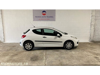 Avtomobil PEUGEOT