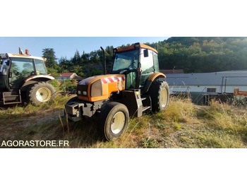 Traktor RENAULT