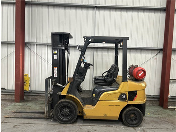 Plinski viličar CATERPILLAR GP