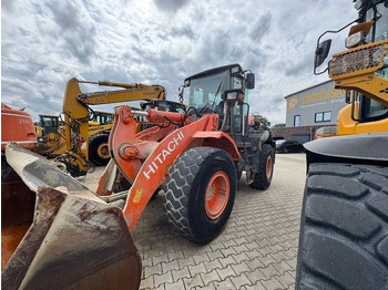 Kolesni nakladalec HITACHI ZW180