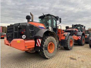 Kolesni nakladalec HITACHI ZW250