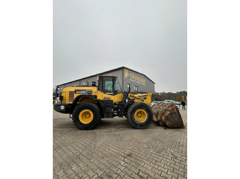 Kolesni nakladalec KOMATSU WA320