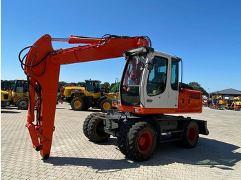 Bager na kolesih LIEBHERR A 900