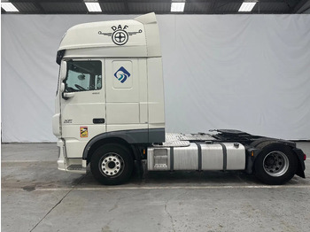 Vlačilec DAF XF 106.460 Superspacecab: slika 2 Vlačilec DAF XF 106.460 Superspacecab: slika 2