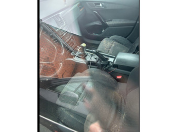 Avtomobil PEUGEOT