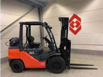 Plinski viličar TOYOTA FGF 30