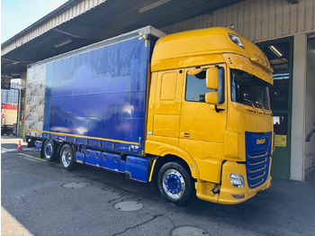 Tovornjak s ponjavo DAF XF 530
