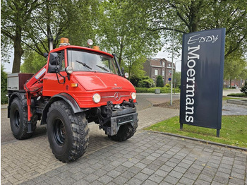 Tovornjak z dvigalom UNIMOG