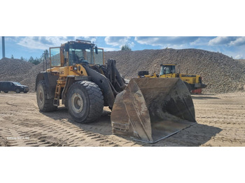 Kolesni nakladalec VOLVO L220E