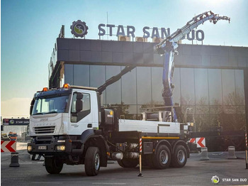 Tovornjak z dvigalom IVECO Trakker