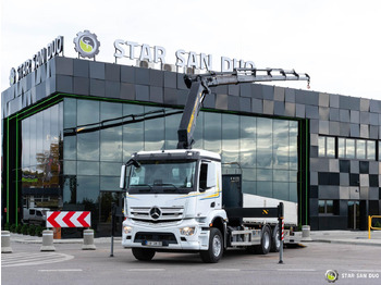 Tovornjak z dvigalom