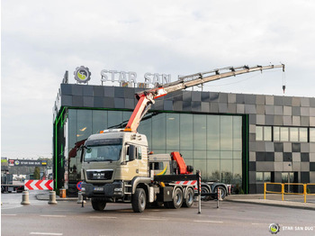 Tovornjak z dvigalom