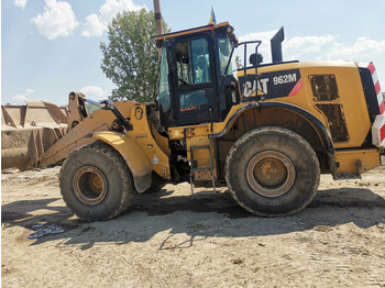 Kolesni nakladalec CATERPILLAR 962M