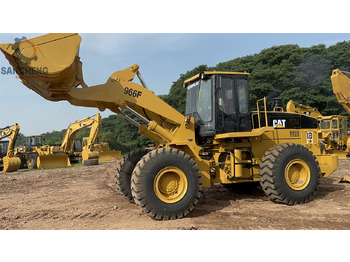 Kolesni nakladalec CATERPILLAR 966F