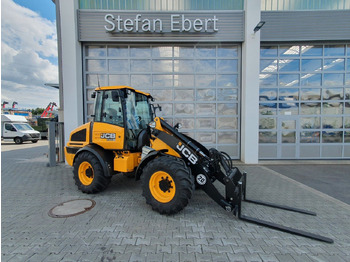 Kolesni nakladalec JCB 409