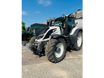 Traktor VALTRA T254