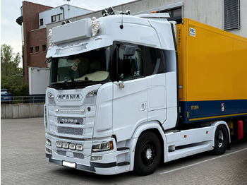 Vlačilec SCANIA S