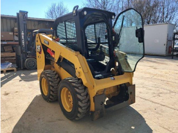 Mini nakladalec CATERPILLAR 226D
