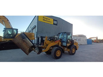 Kolesni nakladalec CATERPILLAR 906