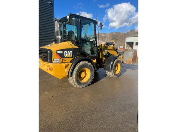 Kolesni nakladalec CATERPILLAR 908