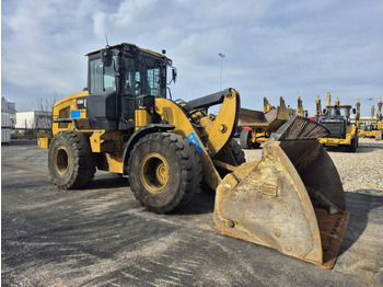 Kolesni nakladalec CATERPILLAR 926M