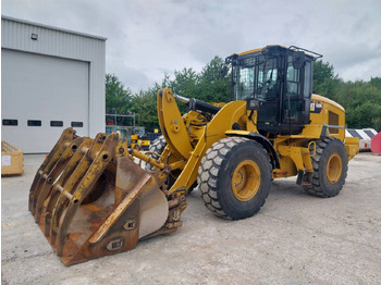 Kolesni nakladalec CATERPILLAR 930M