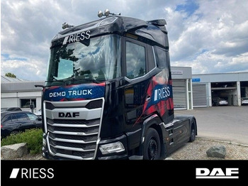 Vlačilec DAF XG 530