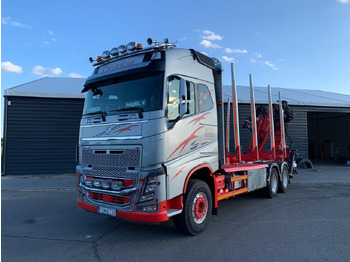 Tovornjak za prevoz lesa VOLVO FH16 650