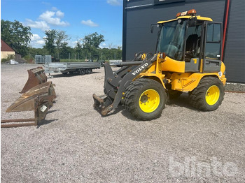 Kolesni nakladalec VOLVO L30B