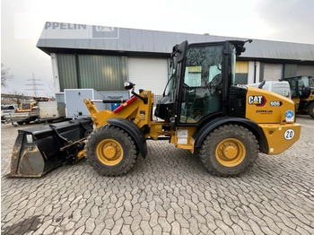 Kolesni nakladalec CATERPILLAR 906