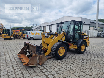 Kolesni nakladalec CATERPILLAR 906M