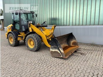 Kolesni nakladalec CATERPILLAR 908M