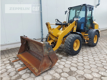 Kolesni nakladalec CATERPILLAR 908M
