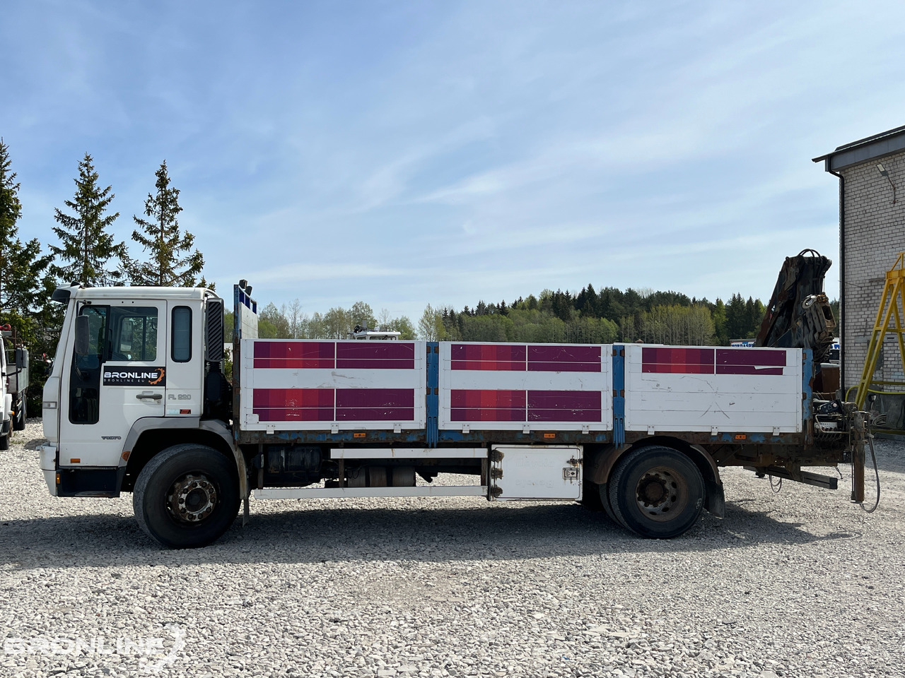 2000 Volvo FL220 4x2 + Hiab 102-4 - Tovornjak s kesonom, Tovornjak z dvigalom: slika 3 2000 Volvo FL220 4x2 + Hiab 102-4 - Tovornjak s kesonom, Tovornjak z dvigalom: slika 3