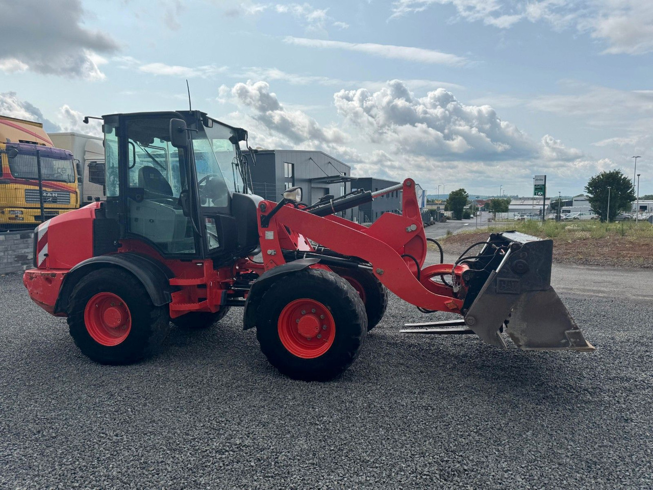 CAT 908M Radlader 6460 Kg Schaufel Gabel - Kolesni nakladalec: slika 4 CAT 908M Radlader 6460 Kg Schaufel Gabel - Kolesni nakladalec: slika 4