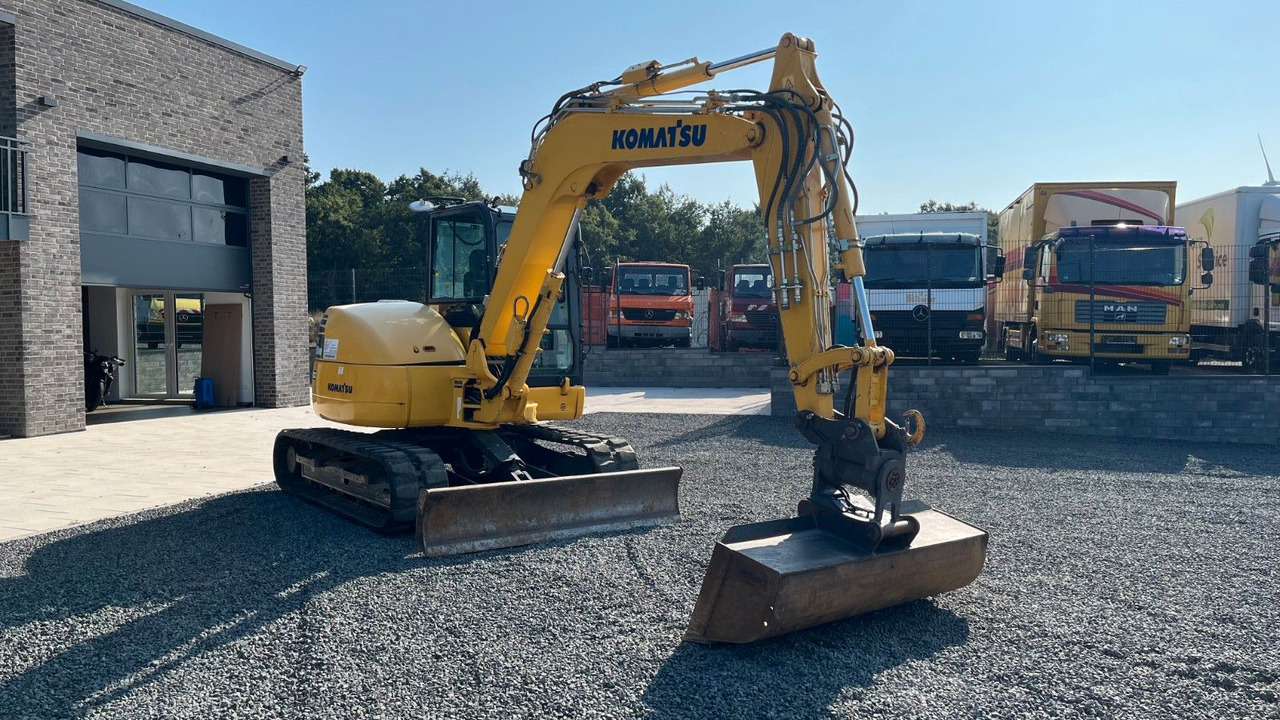 Komatsu PC80MR-5E0 PC80 HS08 8000 Kg Tilt ab 1.082€ mtl. Komatsu PC80MR-5E0 PC80 HS08 8000 Kg Tilt ab 1.082€ mtl. - Mini bager: slika 3 Komatsu PC80MR-5E0 PC80 HS08 8000 Kg Tilt ab 1.082€ mtl. Komatsu PC80MR-5E0 PC80 HS08 8000 Kg Tilt ab 1.082€ mtl. - Mini bager: slika 3