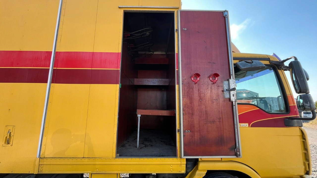 MAN TGL 10.180 Euro 4 Pferdetransporter Horse MAN TGL 10.180 Euro 4 Pferdetransporter Horse - Tovornjak za prevoz konj: slika 3 MAN TGL 10.180 Euro 4 Pferdetransporter Horse MAN TGL 10.180 Euro 4 Pferdetransporter Horse - Tovornjak za prevoz konj: slika 3