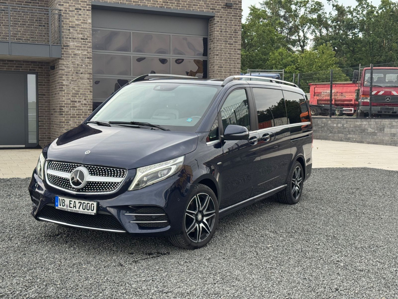 Mercedes-Benz V 250 AMG Avantg.Edition 4M Lang Distronic Stand - Potniški kombi: slika 2 Mercedes-Benz V 250 AMG Avantg.Edition 4M Lang Distronic Stand - Potniški kombi: slika 2